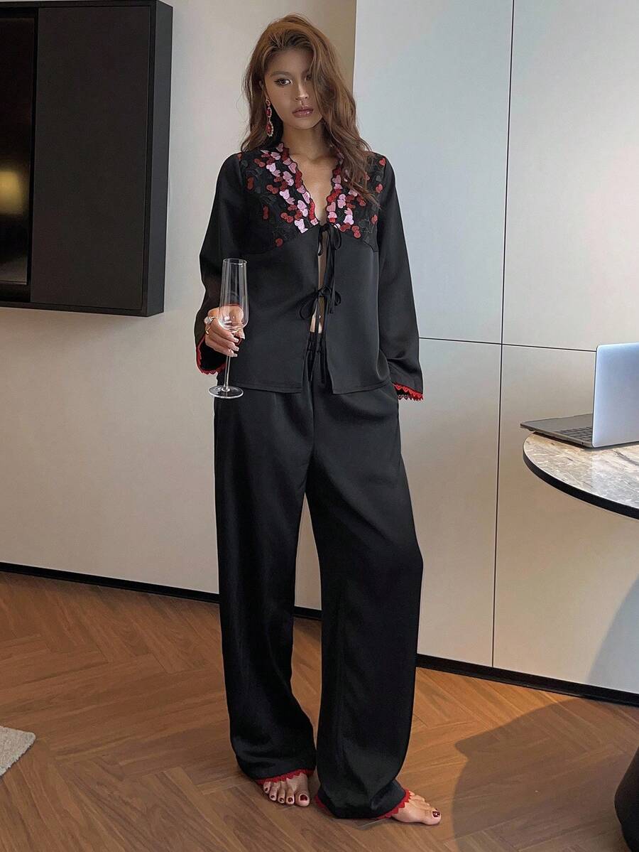 DAZY Heart Embroidery Satin Patchwork Women Pajama Set, Fall Winter Clothes - Black - View 1