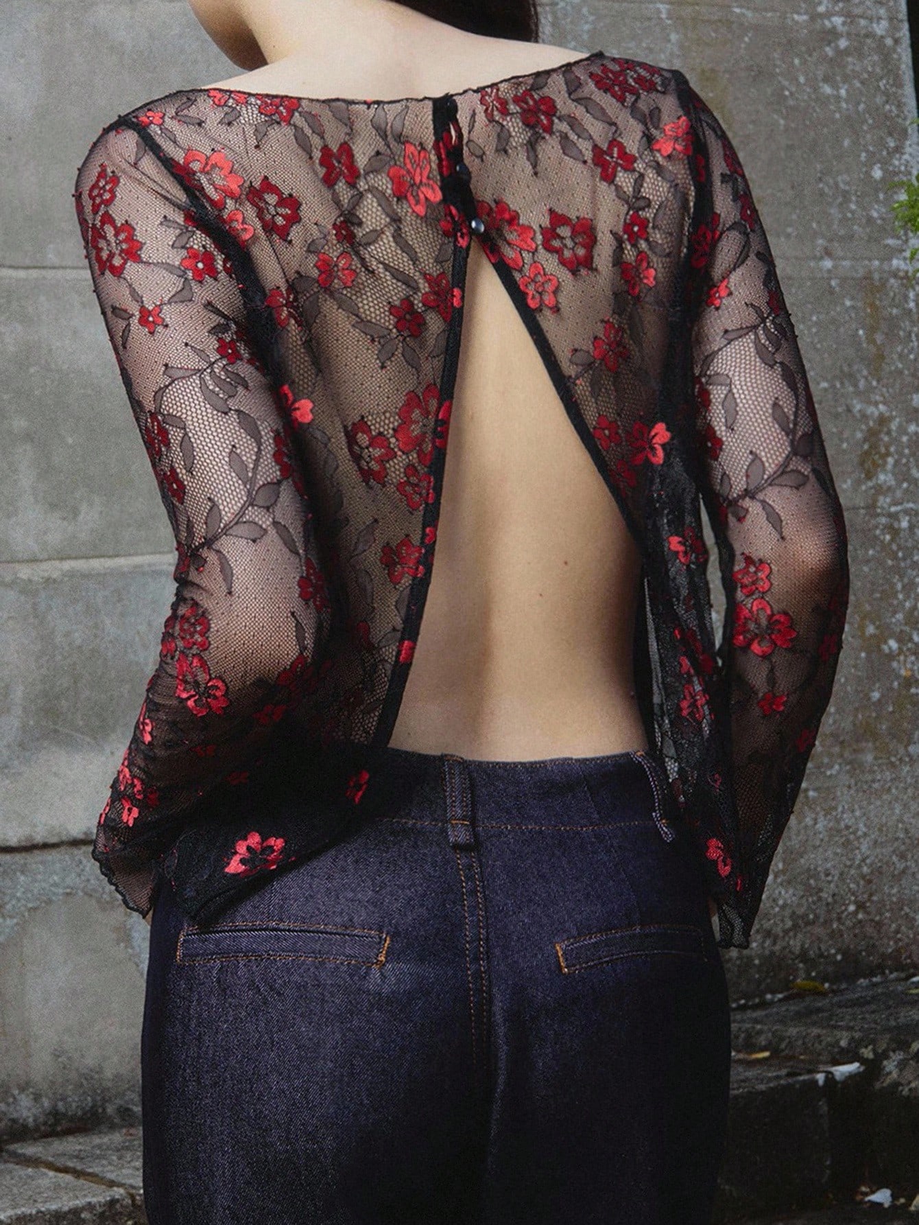 黒色 長袖トップ フローラル刺繍メッシュ ハートネック オープンバック レディース 秋冬 服 ティーチャー オフィス アウトフィット