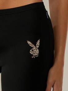 Missguided x Playboy 品牌卡普里长度豹纹骑行紧身裤，带侧开叉细节，适合休闲穿着 - 黑色 - 查看 6