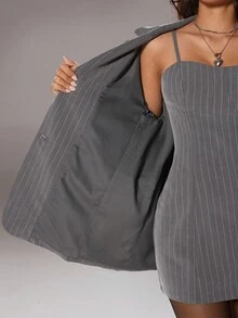 SHEIN Unity 2 piezas Conjunto de blazer y vestido de rayas vintage con hombros acolchados y ajuste relajado para mujer, adecuado para ir a la oficina, fiestas y reuniones, color gris - Gris Oscuro - Ver 8