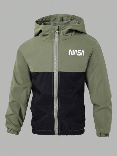 1 件男童拼布连帽夹克，黑色和灰色组合，简约而精致的设计，适合学校、户外、休闲穿着，时尚舒适