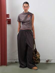 COUREZ 垂褶不对称T恤，正面饰有学院风图案 / Y2K 春季外出上衣 时尚女装套装 健身运动图案T恤 - 灰色 - 查看 3