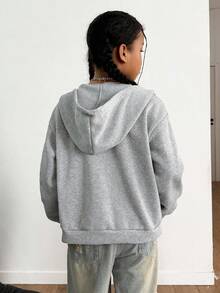 秋冬女童刺绣连帽拉链夹克 - 撞色刺绣图案混合街头风格，适合秋冬的温暖针织面料，略微宽松的版型为成长提供空间，充满活力的校园和街头风格！ - 灰色 - 查看 2