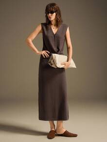 Ontre 2025 新款秋冬女式两件套毛衣套装，深棕色针织开衫配纽扣，适合万圣节、圣诞节、办公室、专业、度假派对、客人、返校、教师，无袖柔软羊毛 V 领针织上衣和背心套装