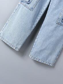 Conjunto de niño de 2 piezas de mezclilla azul claro para otoño e invierno 2025, nueva llegada, para todas las estaciones, de mezclilla azul claro, chaqueta de manga larga de mezclilla retro y pantalones cargo de mezclilla, casual, de moda, estilo vintage y clásico de ropa de calle, pantalones vaqueros rectos y relajados, suaves y cómodos, adecuados para uso diario, escuela, viajes, fiestas, hogar, vacaciones, Halloween, Navidad, Colección de otoño 2025 - Azul - Ver 4