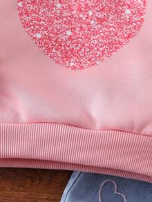 SHEIN بلوزة بياقة طاقم مطبوع عليها قلب وبنطال جينز كاجوال للأطفال البنات، خريفي