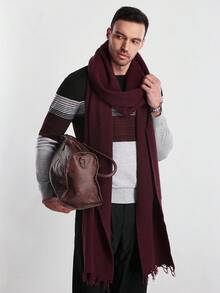 Manfinity CityGents 男士简约纯色流苏针织披肩，秋冬款 - 酒紅色 - 查看 3