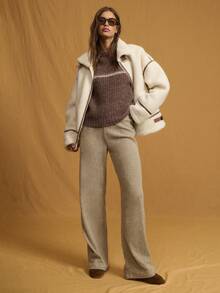 Nöista 深摩卡棕色休闲毛衣，带有白色波浪缝线和蓬松纱线；柔软的质地和宽松的版型使其成为秋季分层穿着和冬季通勤的理想选择，此外还与节日圣诞节装饰相得益彰。 - 巧克力棕 - 查看 5