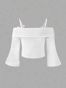 SHEIN 甜美时尚的新款女婴连衣裙，长袖优雅吊带肩部设计，蝴蝶结立体装饰，白色柔软舒适的罗纹面料，适合春、秋、夏日常穿着。