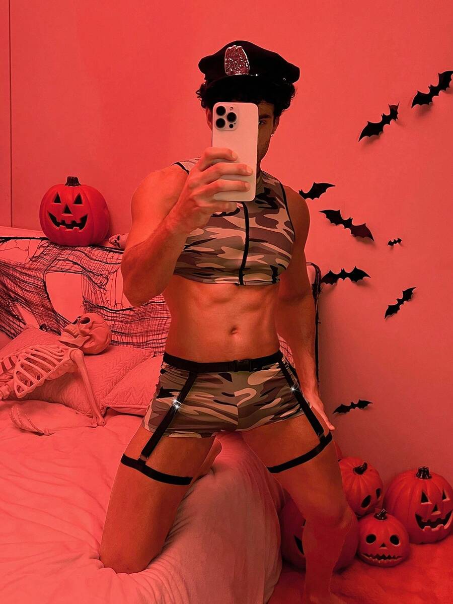 SHEIN 4-delars kamouflagetryckt kostymset (topp, byxor, benrem, hatt) för män - Armé Grön - Visa 1