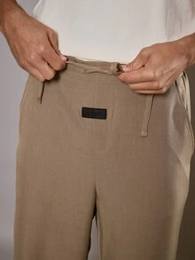 Musero Pantalón de estilo sastre inteligente para hombres con cintura con cordón y parche 3D central, ropa de otoño/primavera-verano - Gris - Ver 2