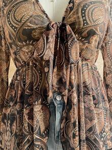 Soleia 大码女式复古花卉印花针织网眼前开襟系带腰喇叭袖衬衫 - 彩色 - 查看 6