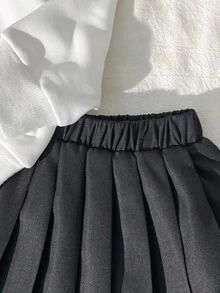 SHEIN 2件套女婴休闲可爱甜美粉色蝴蝶结装饰长袖圆领卫衣和黑色百褶裙套装，适合日常、上学、拍照、派对、秋冬季穿着。另有黑色百褶裙、婴儿裙、幼儿百褶裙等款式可选。 - 黑與白 - 查看 4
