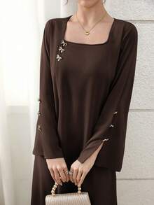 Yasmyna Locker geschnittenes Damen Kleid im arabischen Stil mit handgefertigter Blumentextur und Schleifen-Dekor - Kaffeebraun - Übersicht 2