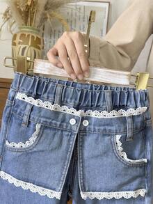 SHEIN Jeans a gamba dritta per ragazze giovani, singolo articolo in denim blu, stile dolce e carino Y2K, casual per esterni, scuola, comodi, con bordo in pizzo per campagna, vita elastica, vestibilità morbida, adatti per uso quotidiano, vacanze, viaggi, essenziali per il guardaroba, feste, campus, nuovi arrivi autunnali (top non incluso) - Blu lavato medio - Visualizzare 4