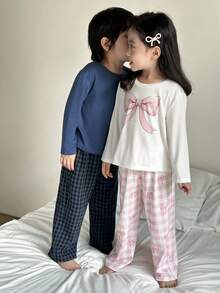 SHEIN 2 件套兄弟姐妹/亲子搭配休闲格子蝴蝶结图案圆领短袖 T 恤和宽松裤子睡衣套装,适合夏季 - 粉色 - 查看 2
