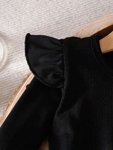 Souflis Souflis 2 件套女婴荷叶边肩部设计黑色长袖上衣和格子蝴蝶结装饰裙套装，甜美可爱 - 黑色 - 查看 2