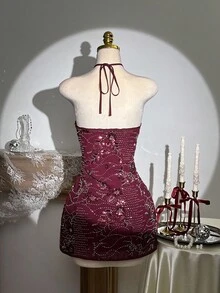SHEIN Unity Vestido mini con escote halter, espalda descubierta, parches, cuentas y lentejuelas, estilo de fiesta/cita para mujer - Burdeos - Ver 2