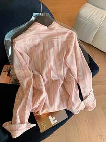 Resyla 新款休闲宽松粉色条纹衬衫，马刺绣设计，青春洋溢 - 粉色 - 查看 2