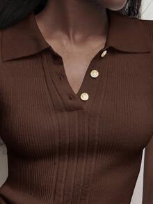 BizChic 2025 秋冬新款深咖啡色不对称罗纹针织 Polo 领半拉链纽扣女毛衣，现代优雅时尚商务休闲办公装，百搭经典简约浪漫适合正式场合、派对、婚礼、海滩、休闲外出、国庆、新年、圣诞节、感恩节 - 棕色 - 查看 9