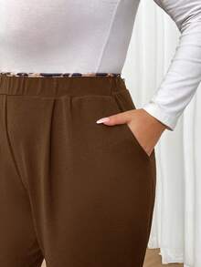 SHEIN CURVE+ Pantalones negros de talla grande para mujer con estampado de leopardo, costuras, cintura elástica y bolsillos, ropa de otoño e invierno, ropa informal y cómoda, pantalones para trabajo, ropa de maestra, pantalones para curvas, ropa de oficina, ropa casual de negocios para mujer