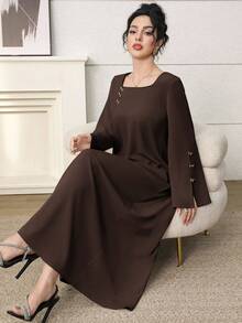 Yasmyna Locker geschnittenes Damen Kleid im arabischen Stil mit handgefertigter Blumentextur und Schleifen-Dekor - Kaffeebraun - Übersicht 4