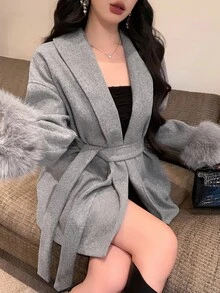 DAZY 女士羊毛大衣，配有毛绒拼布纯色抽绳腰带，适合情人节夹克 - 灰色 - 查看 6