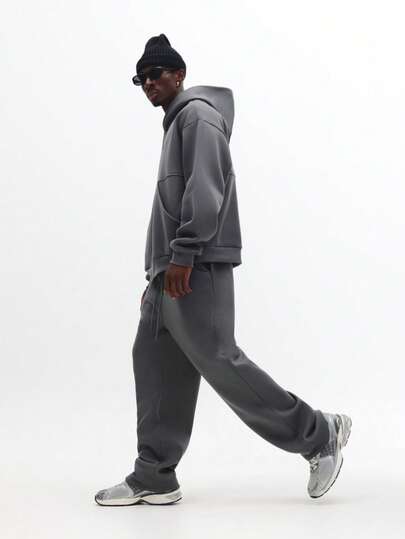 SUMWON 带中央口袋的超大连帽衫和桶形慢跑裤