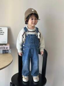 SHEIN 休闲百搭宽松日常穿着男婴蓝色牛仔背带裤 - 中等水洗藍 - 查看 4