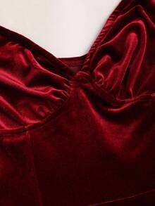 Sweetra Váy dạ hội nhung đỏ tía hở vai, tay loe ôm sát, dây mảnh, gợi cảm mới cho mùa thu/đông - Màu Đỏ Sâu - Xem 4