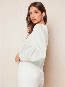 BizChic Áo sơ mi nữ cổ chữ V màu trắng, cài cúc phía trước, kiểu dáng hiện đại, thanh lịch, phù hợp cho công sở, đi làm hàng ngày, phong cách retro thập niên 90, Giáng sinh và Năm mới, lãng mạn, Ngày lễ tình nhân, tiệc tùng, đi biển, lễ tốt nghiệp, lễ hội, kỳ nghỉ, phong cách giản dị, tối giản, thích hợp cho khách dự đám cưới, chủ nhà, hẹn hò, tiệc tùng, hòa nhạc, bữa sáng muộn, sân bay, nhiều dịp khác nhau. - trắng - Xem 3