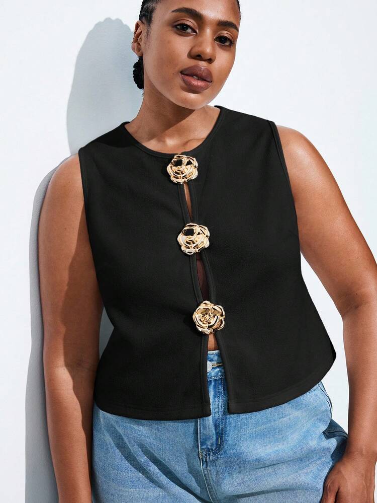 SHEIN Maija プラスサイズ レディース ノースリーブトップ、ローズメタルボタンデザイン セントパトリックデー イースター 夏 レディースパーティートップ ビーチ 休暇 外出 卒業