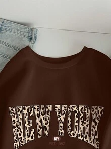 SHEIN EZwear Áo nỉ dày dáng rộng cổ tròn in họa tiết da báo tối giản "NEW YORK" dành cho nữ, mùa thu/đông - Cà phê nâu - Xem 5