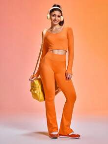 SHEIN Sovereign Charm 女式纯色圆领长袖T恤和喇叭裤运动套装 - 橘色 - 查看 1