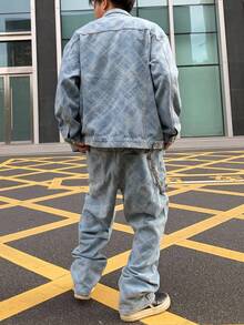Manfinity Roghcode Bộ quần jean và áo khoác denim giặt thường ngày cho nam, quần jean rộng thùng thình, trang phục dạo phố màu xanh nhạt cho nam, quần áo mùa thu - Rửa nhẹ - Xem 2