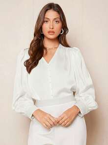 BizChic Áo sơ mi nữ cổ chữ V màu trắng, cài cúc phía trước, kiểu dáng hiện đại, thanh lịch, phù hợp cho công sở, đi làm hàng ngày, phong cách retro thập niên 90, Giáng sinh và Năm mới, lãng mạn, Ngày lễ tình nhân, tiệc tùng, đi biển, lễ tốt nghiệp, lễ hội, kỳ nghỉ, phong cách giản dị, tối giản, thích hợp cho khách dự đám cưới, chủ nhà, hẹn hò, tiệc tùng, hòa nhạc, bữa sáng muộn, sân bay, nhiều dịp khác nhau. - trắng - Xem 1