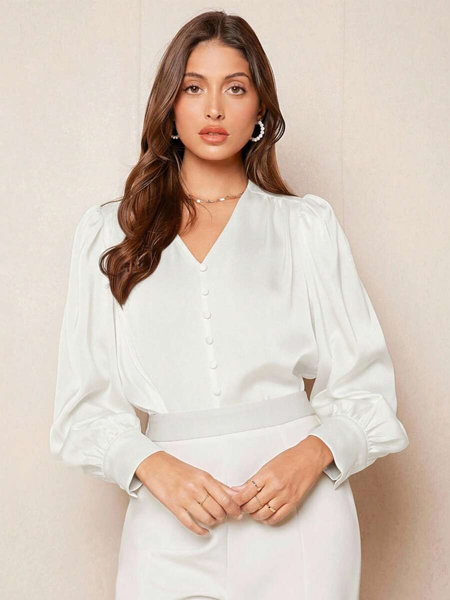 BizChic Áo sơ mi nữ cổ chữ V màu trắng, cài cúc phía trước, kiểu dáng hiện đại, thanh lịch, phù hợp cho công sở, đi làm hàng ngày, phong cách retro thập niên 90, Giáng sinh và Năm mới, lãng mạn, Ngày lễ tình nhân, tiệc tùng, đi biển, lễ tốt nghiệp, lễ hội, kỳ nghỉ, phong cách giản dị, tối giản, thích hợp cho khách dự đám cưới, chủ nhà, hẹn hò, tiệc tùng, hòa nhạc, bữa sáng muộn, sân bay, nhiều dịp khác nhau. - trắng - Xem 1