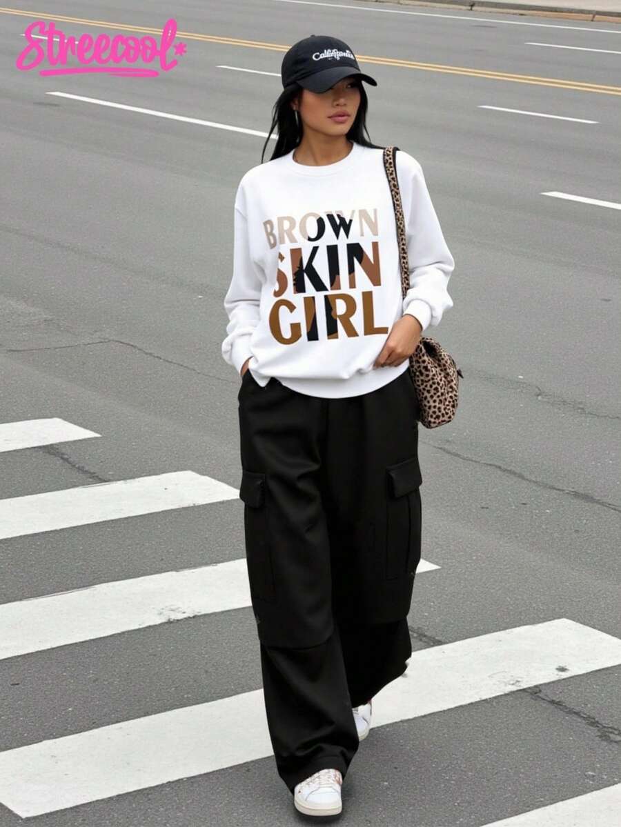 SHEIN Explorewe 2 件 Tween Girl 口号印花字母白色圆领运动衫套装搭配卡其色工装裤，时尚休闲街头装 - 黑色 - 查看 1