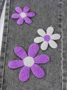 SHEIN ChillGRL Jeans évasés en jean lavé avec broderie de flocons de neige pour jeunes filles, convient pour les sorties décontractées d'automne/hiver, l'école, les trajets, les fêtes, la maison, les vacances, la rentrée scolaire. Style Y2K, années 90 et 70, avec un pantalon fleuri plein de style en jean