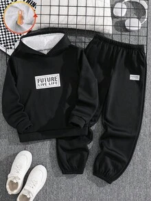 SHEIN 2 件套儿童/青少年男童休闲日常百搭舒适字母图案连帽运动衫和宽松运动裤套装 - 黑色 - 查看 6