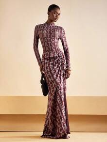 Zivah 2025 秋季新品基本款休闲圆领长袖连体衣搭配印花字母和百褶裙套装，适合生日派对、宴会、返校、日常穿着、邮轮旅行、优雅、商务休闲、棕色底色搭配银白色字母印花，女士两件套服装 - 棕色 - 查看 2