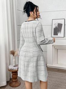 Modelyn Plus Size Women's Square Collar Long Sleeve Plaid Button Design Elegant Dress