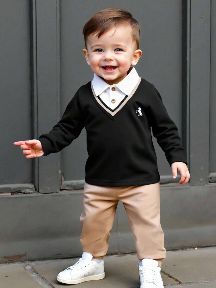 SHEIN Playful Pals 1 Peça Conjunto de Bebê Menino, Top Polo de Manga Longa Confortável Tricotada 2 em 1 Moletom, Top com Design de Estampa no Peito Elegante e Estiloso para Criança, Combinada com Calça Casual Solta de Cintura Elástica Cáqui, Adequado para Ocasiões de Outono como Férias, Uso Diário, Etc.