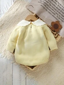 SHEIN Vintaside Kids 1 件婴儿连体衣，时尚可爱的彼得潘领设计，刺绣，甜美女婴连体衣 - 米色 - 查看 2