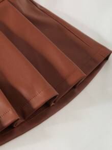 SHEIN Explorewe 女童高领T恤套装，撞色紧身针织上衣饰有3D立体花卉图案，搭配PU迷你裙，简约时尚风格，适合秋冬季外出穿着。 - 杏色 - 查看 4