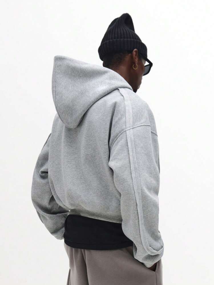 사이드 포켓과 패널 디자인이 있는 풀 지퍼 후드 티셔츠