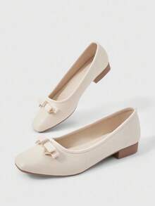 Sleekvia Talons hauts carrés élégants et esthétiques pour femmes, avec un bloc de couleurs noir et abricot, talon épais. Polyvalents pour les déplacements et les sorties, printemps