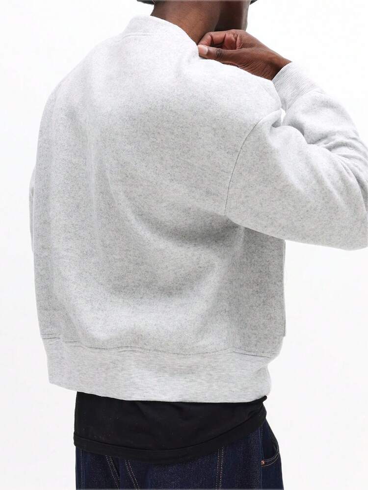 앞면 단추와 자수 로고가 있는 니트 바시티 카디건