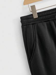 Manfinity NXTstreet 2件套男士秋冬鬼脸水钻印花连帽衫套装 - 黑色 - 查看 3