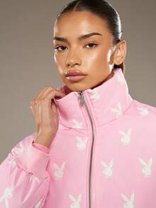 Missguided x Playboy 超大款短款羽绒服，饰有兔子印花和罗纹下摆，适合寒冷天气叠穿 - 粉色 - 查看 4